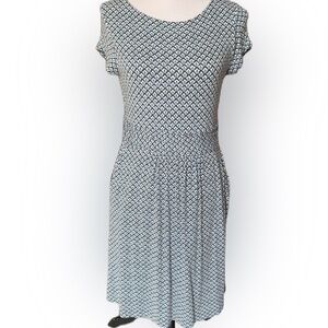 Boden Short Sleeve Retro Midi Dress in Olive green, blue, and white. Size8P